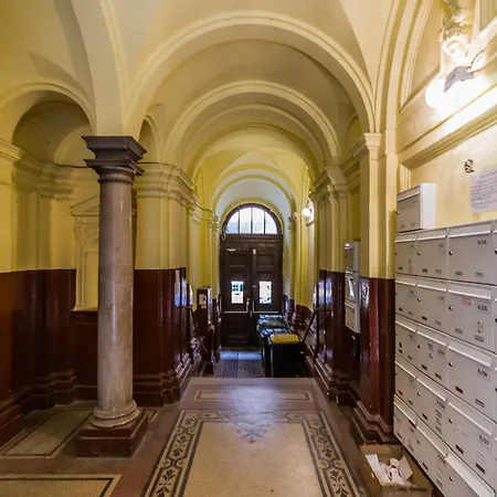 Apartment W17elegant Inner W/king Bed&friendly Host Budapest