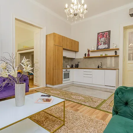 Apartment W17elegant Inner W/king Bed&friendly Host