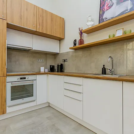 Apartment W17elegant Inner W/king Bed&friendly Host