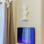 W17elegant Inner W/king Bed&friendly Host Apartamento Budapeste