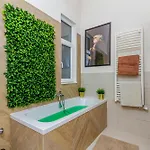 W17elegant Inner W/king Bed&friendly Host Apartamento Budapeste